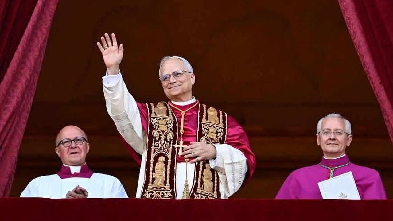 Robert Francis Prevost bíboros XIV. Leó néven az új pápa